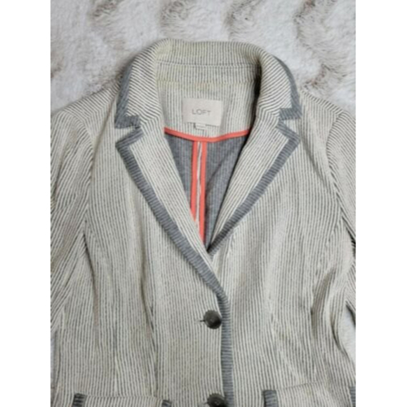 ✨️CL AnnTaylor Loft Cotton Gray Cream Pinstripe Fabric Two Button Blazer Size XS - Picture 3 of 12